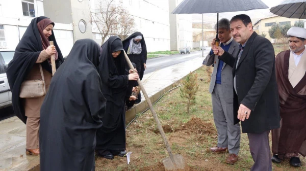 مراسم کاشت نهال به مناسبت هفته درختکاری و گرامیداشت بانوان شهید 3