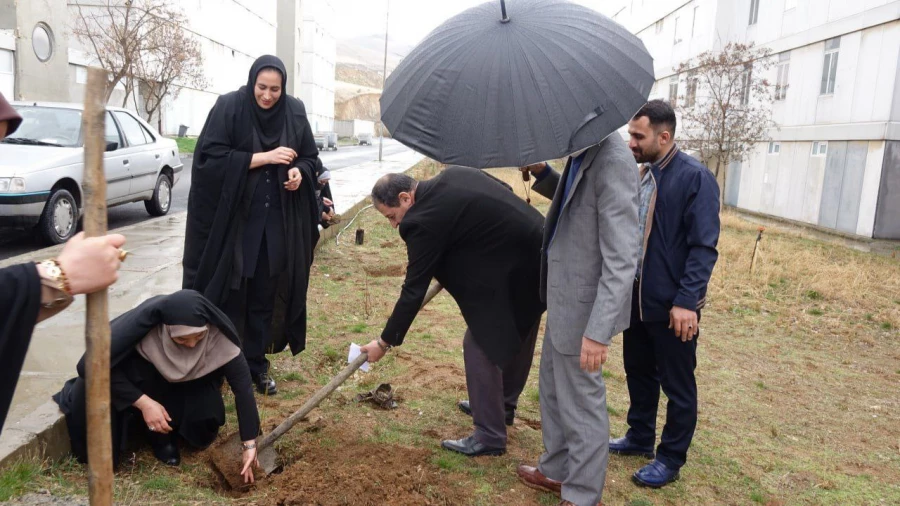 مراسم کاشت نهال به مناسبت هفته درختکاری و گرامیداشت بانوان شهید 4