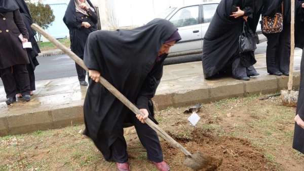 مراسم کاشت نهال به مناسبت هفته درختکاری و گرامیداشت بانوان شهید 5