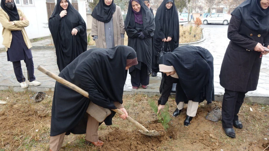 مراسم کاشت نهال به مناسبت هفته درختکاری و گرامیداشت بانوان شهید 6
