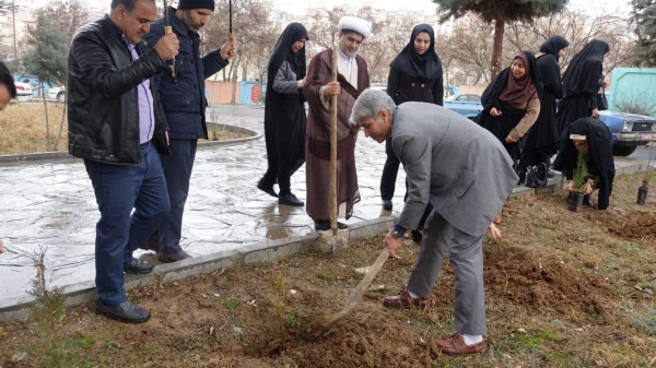 مراسم کاشت نهال به مناسبت هفته درختکاری و گرامیداشت بانوان شهید 8