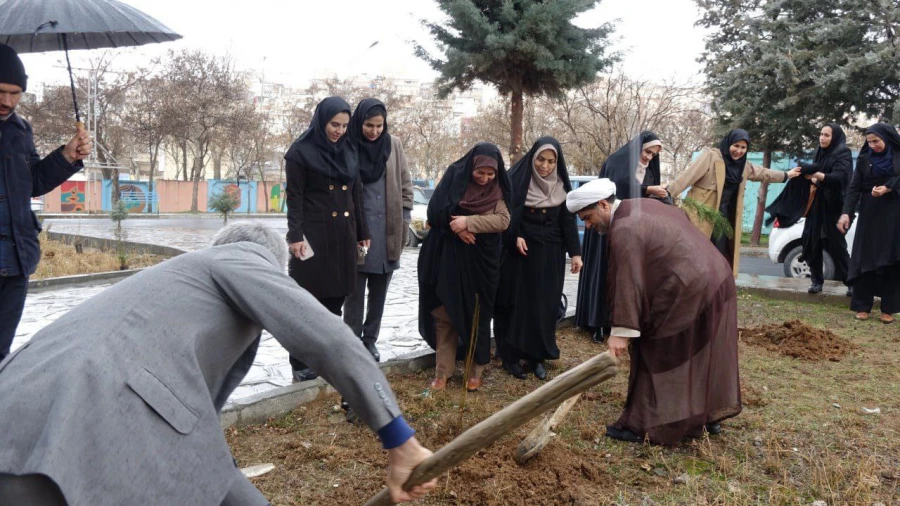 مراسم کاشت نهال به مناسبت هفته درختکاری و گرامیداشت بانوان شهید 10