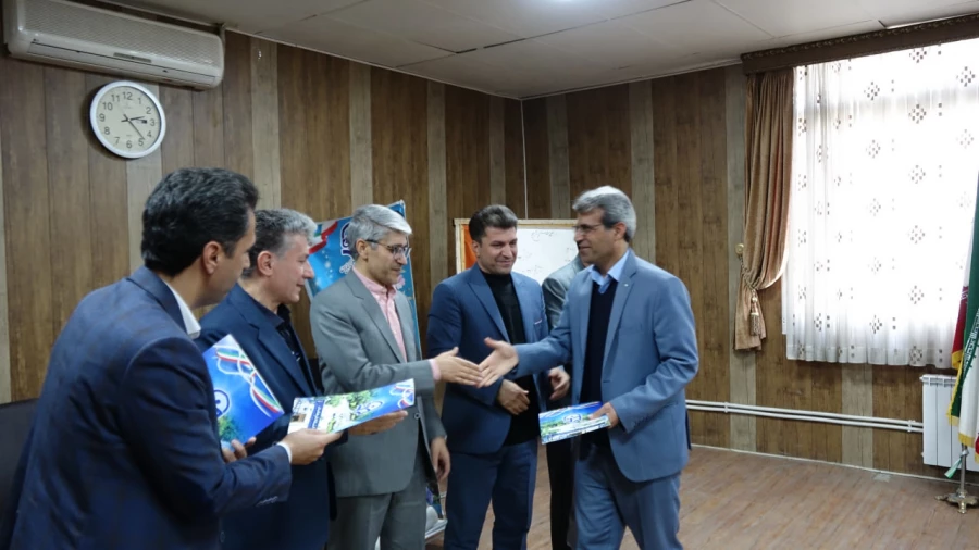 آخرین جلسه شورای اداری دانشگاه در سال 1403 8