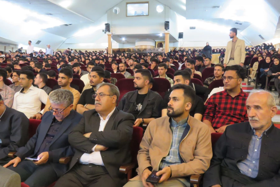 آیین گرامیداشت هفتۀ معلم و دهۀ سرآمدی آموزش در دانشگاه فرهنگیان کردستان 14