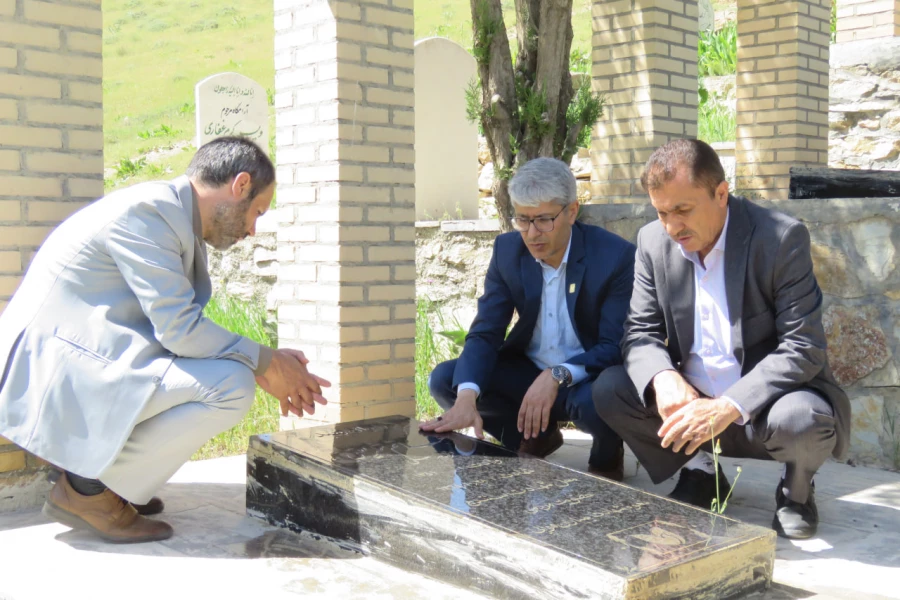 دیدار سیدشهاب ارکیان با خانواده شهید حاتم شریعتی در روستای شویشه 4