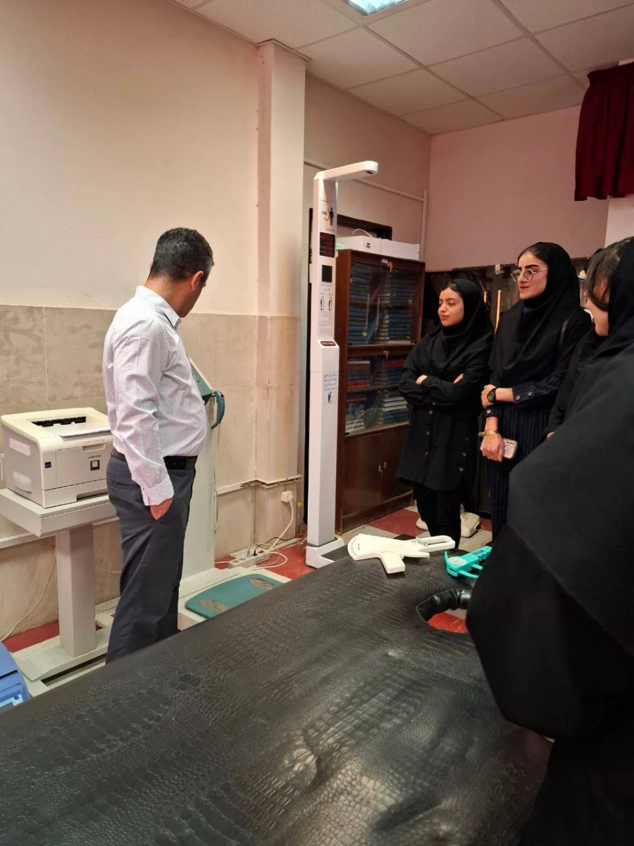 بازدید دانشجویان پردیس بنت الهدی صدر سنندج از آزمایشگاه ورزش دانشگاه کردستان 3