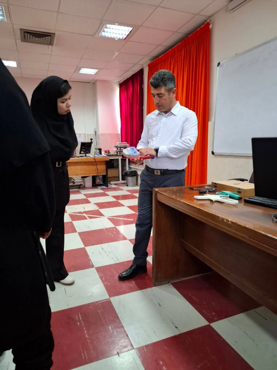 بازدید دانشجویان پردیس بنت الهدی صدر سنندج از آزمایشگاه ورزش دانشگاه کردستان 4