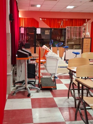 بازدید دانشجویان پردیس بنت الهدی صدر سنندج از آزمایشگاه ورزش دانشگاه کردستان 5