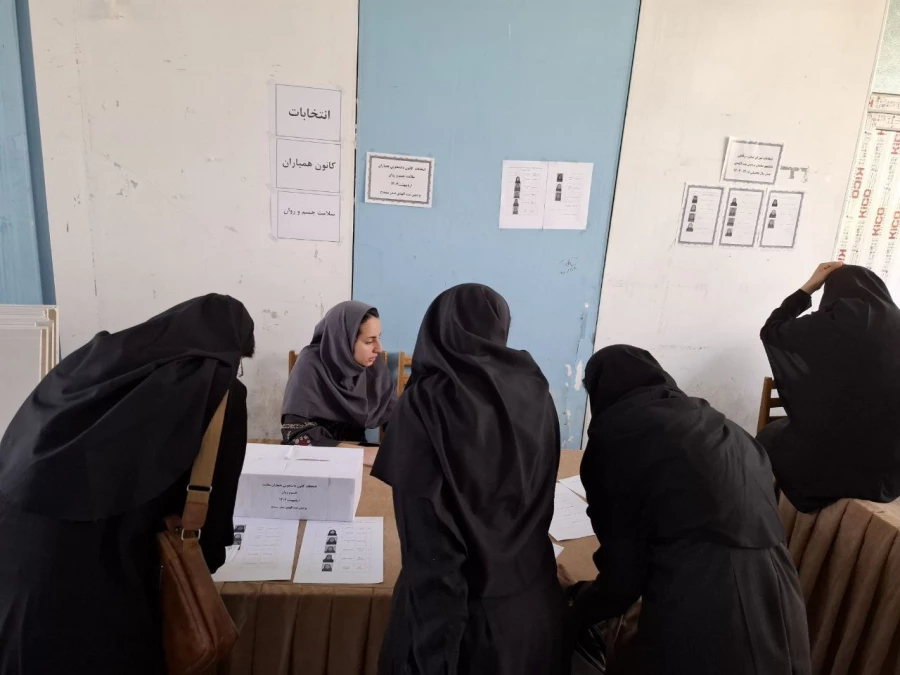 برگزاری انتخابات کانون همیاران سلامت جسم و روان در پردیس بنت الهدی صدر سنندج 3