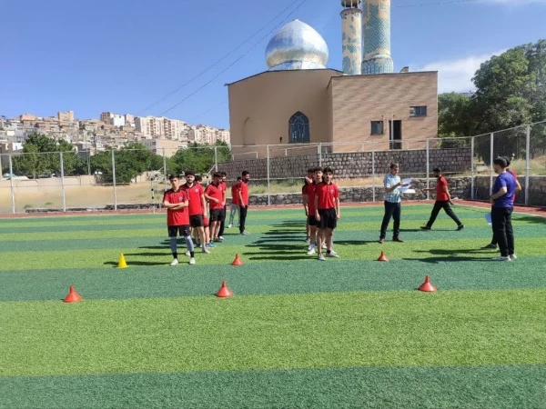 دوره داوری درجه سه فوتبال ویژه دانشجویان پردیس شهید مدرس سنندج با موفقیت برگزار شد 4