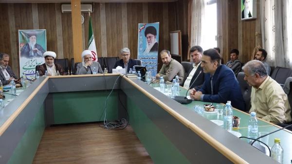 بررسی ابعاد تربیتی و اجتماعی مکتب امام خمینی(ره) در نشست هم اندیشی کارکنان و اساتید 2