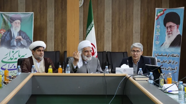 بررسی ابعاد تربیتی و اجتماعی مکتب امام خمینی(ره) در نشست هم اندیشی کارکنان و اساتید 5