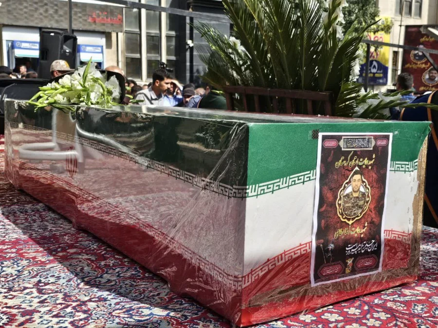 حضور پرشور دانشگاه فرهنگیان کردستان در آیین تشییع شهید رضا بسطامی 4