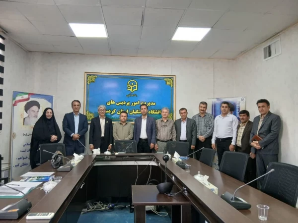 بررسی برنامه های آموزشی تابستان و تجلیل از مدیران گروه در دوازدهمین نشست شورای آموزش 4