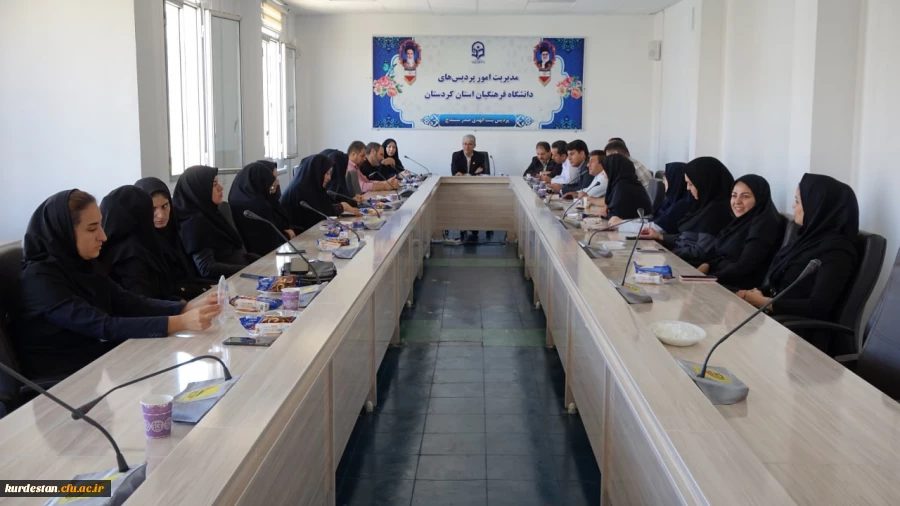 تجلیل از خدمات دکتر ناصر بهرامی، معاون پیشین توسعه منابع و امور دانشجویی پردیس 2