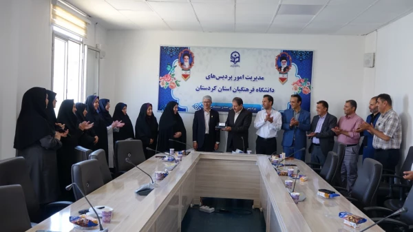 تجلیل از خدمات دکتر ناصر بهرامی، معاون پیشین توسعه منابع و امور دانشجویی پردیس 5