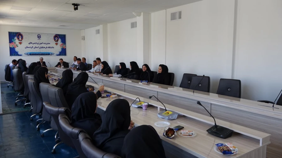 تجلیل از خدمات دکتر ناصر بهرامی، معاون پیشین توسعه منابع و امور دانشجویی پردیس 7