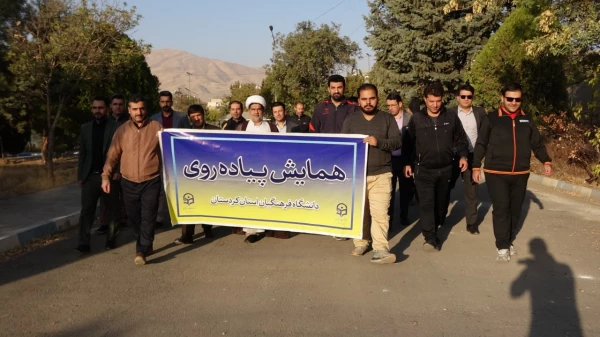 همایش پیاده روی اساتید، کارکنان و دانشجومعلمان در پردیس شهید مدرس برگزار شد 4