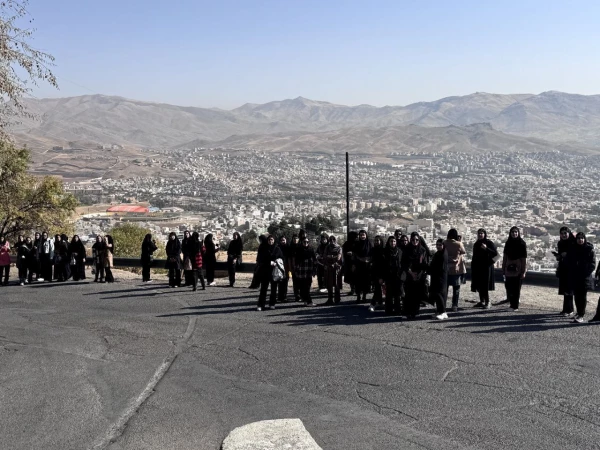 همایش کوه پیمایی و پیاده روی اعضای پردیس بنت الهدی صدر در دامنه کوه آبیدر برگزار شد 4