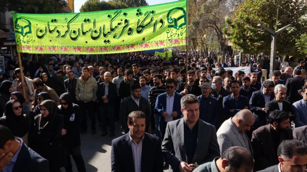 حضور پرشور دانشگاه فرهنگیان استان کردستان در راهپیمایی یوم الله سیزدهم آبان 7