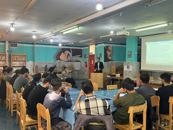 نقد و واکاوی کتاب «خودنمایی با اخلاق» در پردیس شهید مدرس 2