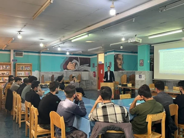 نقد و واکاوی کتاب «خودنمایی با اخلاق» در پردیس شهید مدرس 3