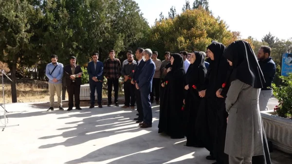 تجدید پیمان با شهدا در آیین غبارروبی مزار شهدای گکنام دانشگاه 5