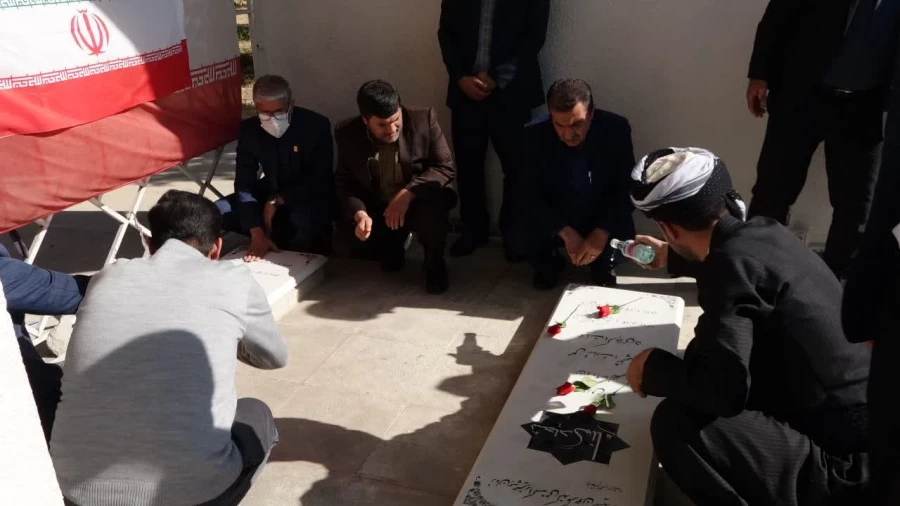 تجدید پیمان با شهدا در آیین غبارروبی مزار شهدای گکنام دانشگاه 6