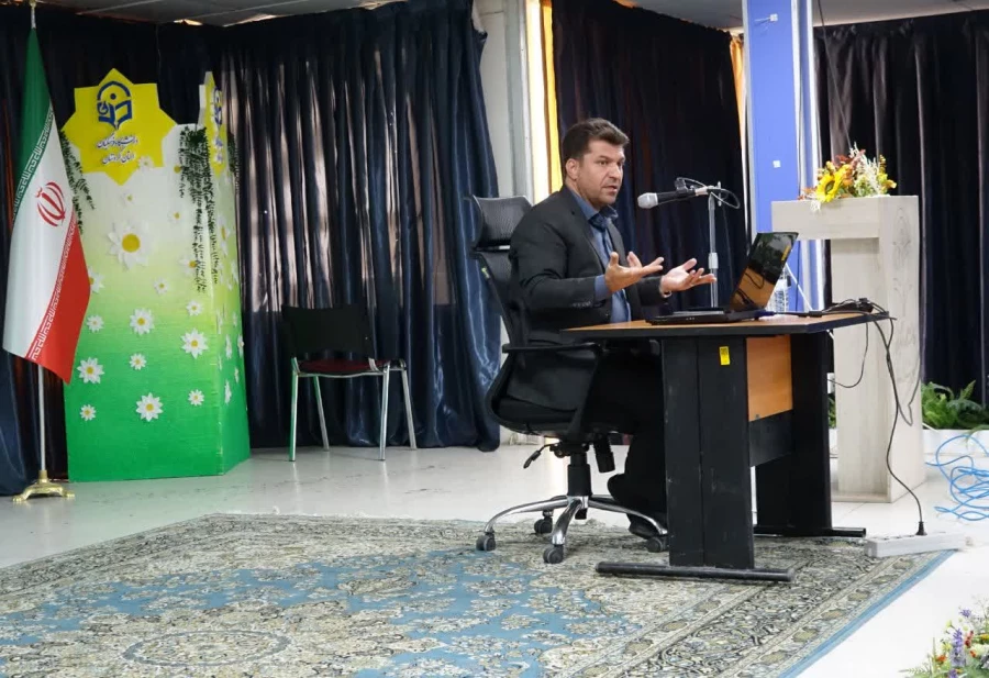 جلسه توجیهی آیین نامه انضباطی برای دانشجومعلمان ورودی جدید پردیس شهید مدرس سنندج برگزار شد 6