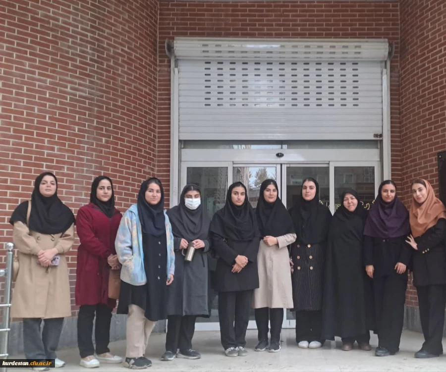 بازدید علمی دانشجویان پردیس بنت الهدی صدر از کتابخانه مرکزی امام خامنه ای سنندج 2