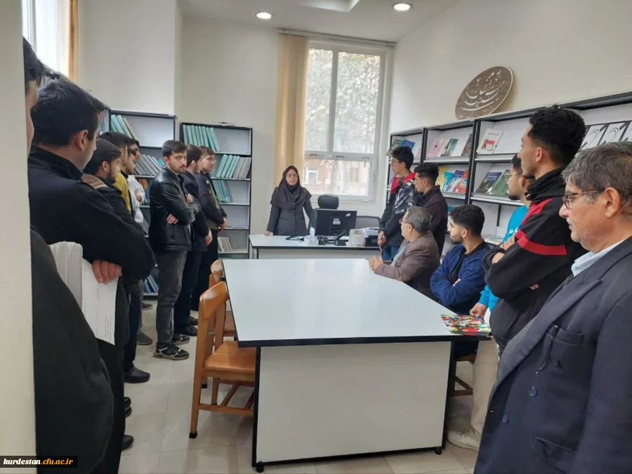 بازدید دانشجومعلمان پردیس شهید مدرس سننددج از کتابخانه عمومی امام خامنه ای 3