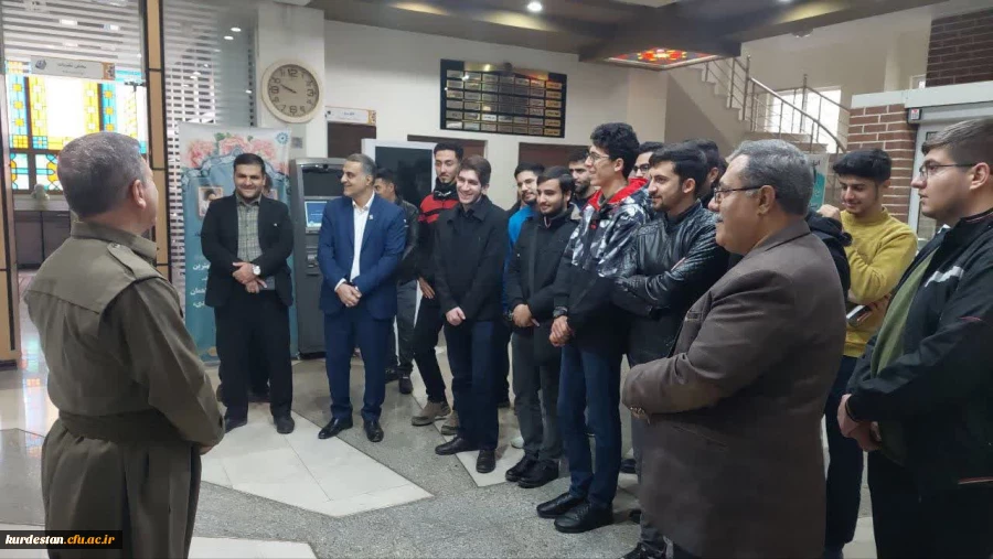 بازدید دانشجومعلمان پردیس شهید مدرس سننددج از کتابخانه عمومی امام خامنه ای 6