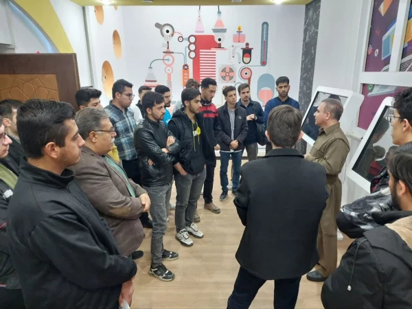 بازدید دانشجومعلمان پردیس شهید مدرس سننددج از کتابخانه عمومی امام خامنه ای 8