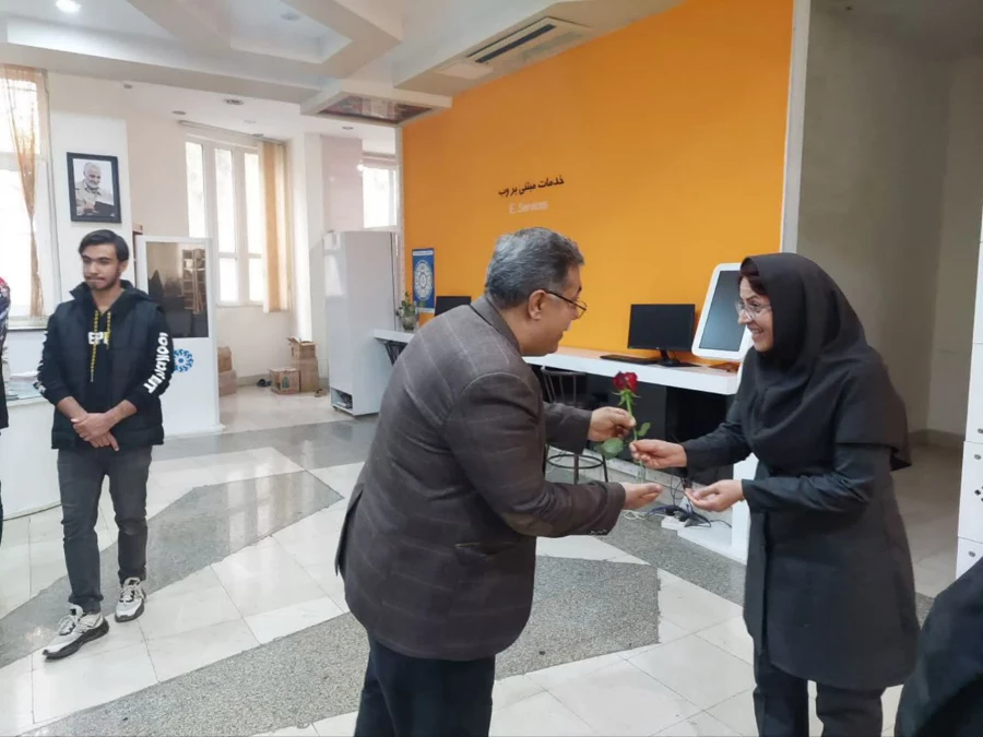 بازدید دانشجومعلمان پردیس شهید مدرس سننددج از کتابخانه عمومی امام خامنه ای 9