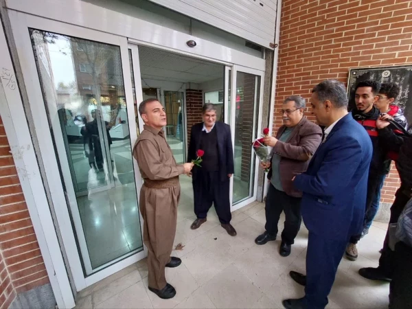 بازدید دانشجومعلمان پردیس شهید مدرس سننددج از کتابخانه عمومی امام خامنه ای 10