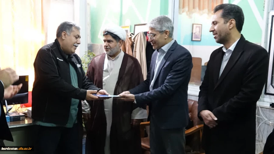 تقدیر از کتابداران پردیس های دانشگاه فرهنگیان کردستان 3