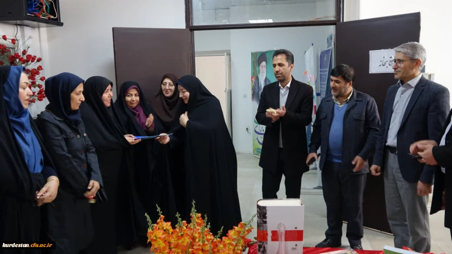 تقدیر از کتابداران پردیس های دانشگاه فرهنگیان کردستان 8
