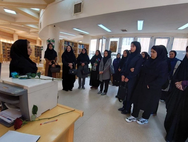 دانشجومعلمان پردیس بنت الهدی صدر سنندج از کتابخانه مرکزی دانشگاه کردستان بازدید کردند 5