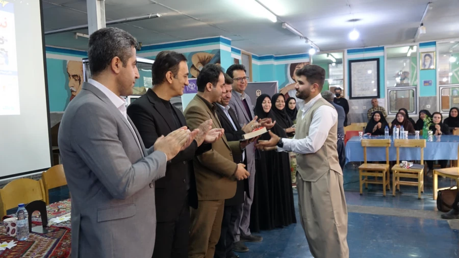 ششمین نشست کتاب خوان دانشگاه فرهنگیان کردستان برگزار شد 8