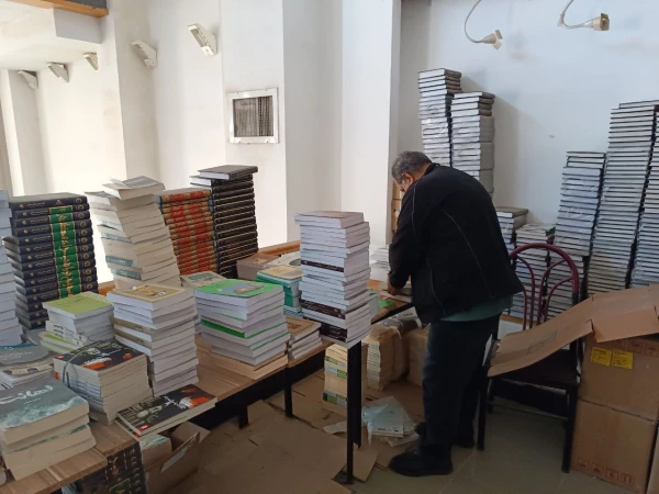 دریافت ۲۵۰ جلد کتاب اهدایی از اداره کل فرهنگ و ارشاد اسلامی کردستان توسط کتابخانه پردیس شهید مدرس 4