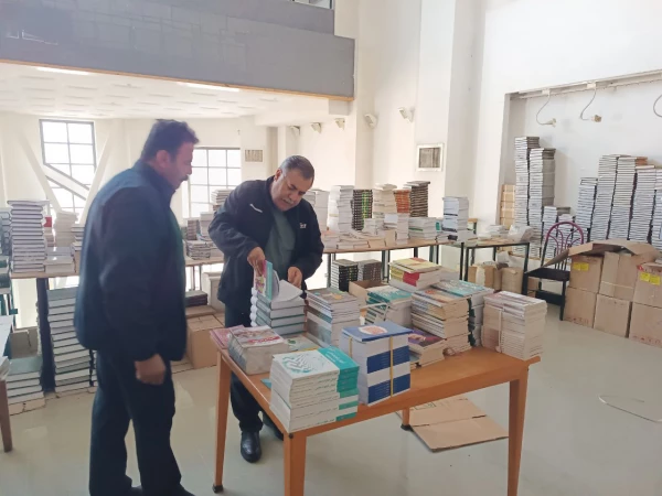 دریافت ۲۵۰ جلد کتاب اهدایی از اداره کل فرهنگ و ارشاد اسلامی کردستان توسط کتابخانه پردیس شهید مدرس 5