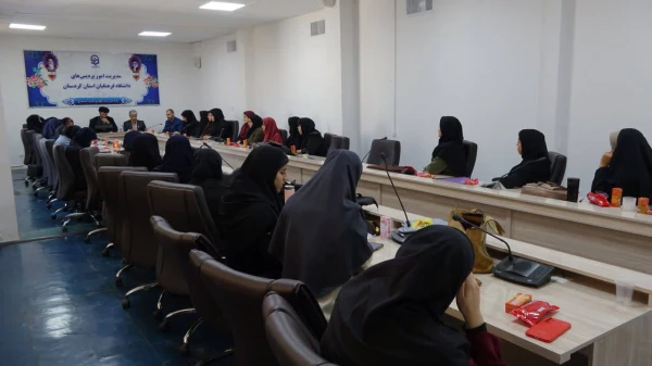 نشست تخصصی بررسی ابعاد مختلف موضوع حجاب در پردیس بنت الهدی صدر برگزار شد 3