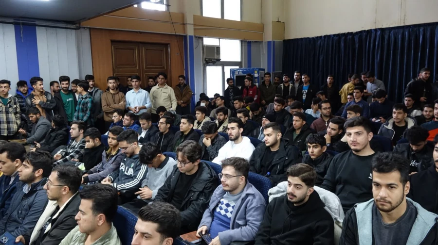 آیین اهدای قرآن های اهدایی مقام معظم رهبری به نودانشجومعلمان کردستان برگزار شد 9