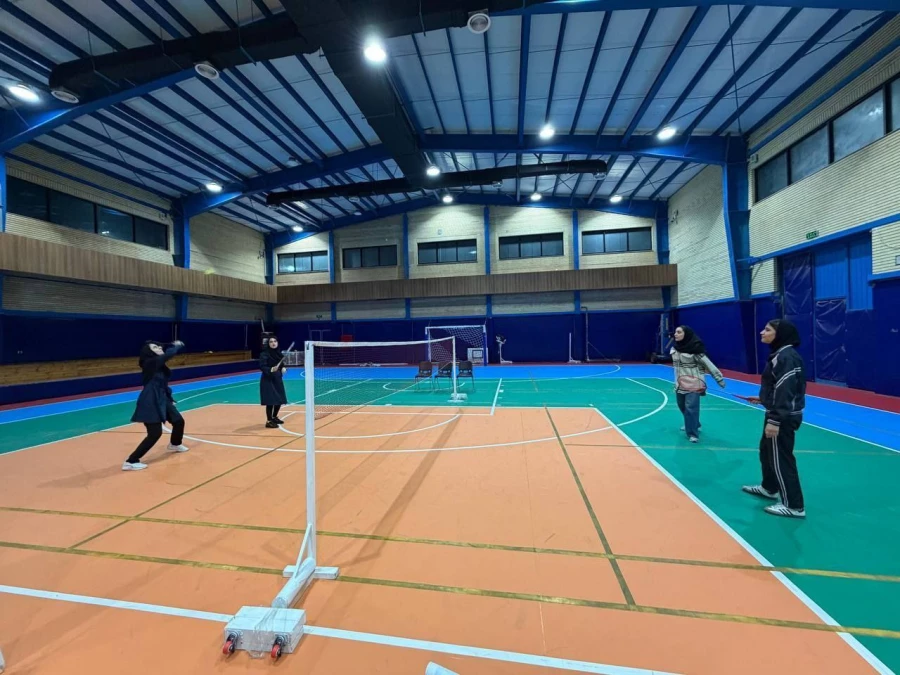 برگزاری مسابقات لیگ بدمینتون با حضور ۸ تیم دانشجویی در پردیس بنت الهدی صدر 4