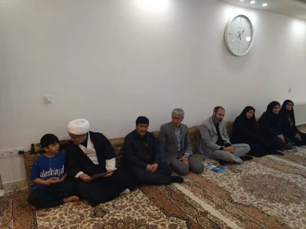 تجلی ایثار و استقامت در دیدار مسئولان دانشگاه فرهنگیان کردستان با خانواده شهید «اقبال احمدی» 6