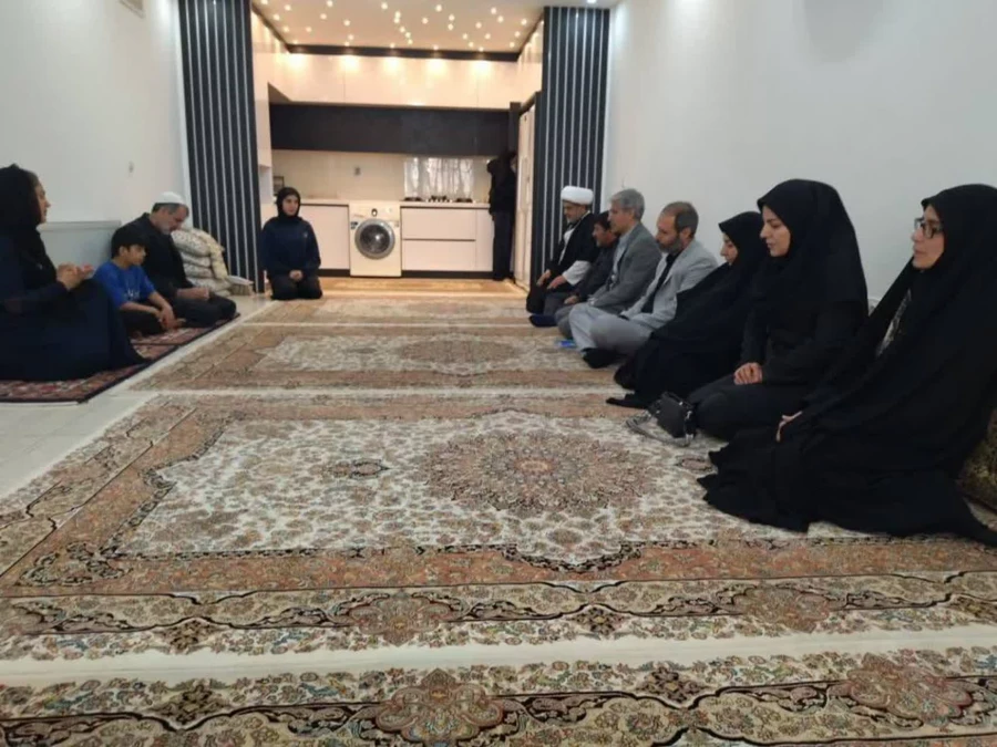 تجلی ایثار و استقامت در دیدار مسئولان دانشگاه فرهنگیان کردستان با خانواده شهید «اقبال احمدی» 7