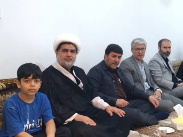 تجلی ایثار و استقامت در دیدار مسئولان دانشگاه فرهنگیان کردستان با خانواده شهید «اقبال احمدی» 8