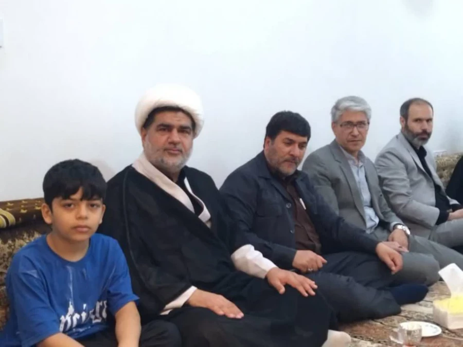 تجلی ایثار و استقامت در دیدار مسئولان دانشگاه فرهنگیان کردستان با خانواده شهید «اقبال احمدی» 8