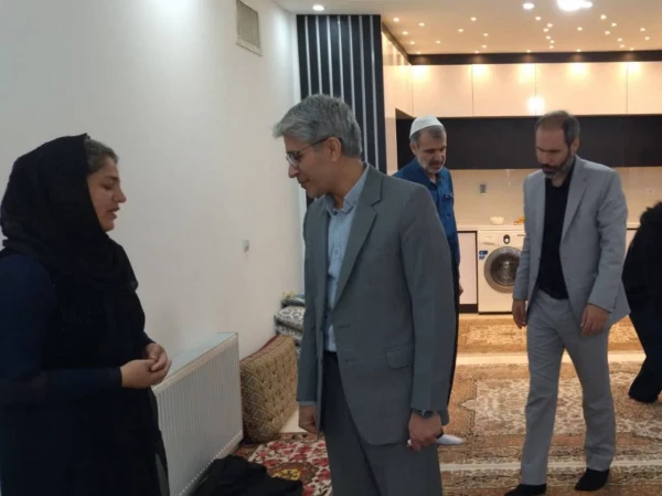 تجلی ایثار و استقامت در دیدار مسئولان دانشگاه فرهنگیان کردستان با خانواده شهید «اقبال احمدی» 10